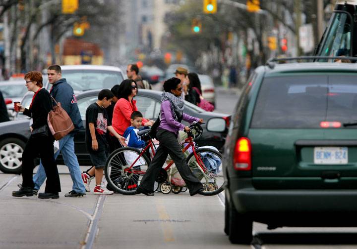 Living in a walkable neighbourhood could be good for your health, but not if there is a lot of air pollution from cars. (Photo courtesy of Peter Power / The Globe & Mail / The Canadian Press.)