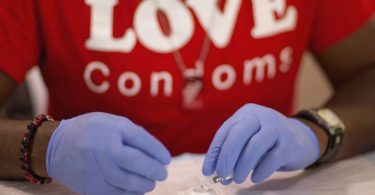 A free HIV test is administered by an Atlanta AIDS advocacy group. Photo courtesy of Global News / VCH.